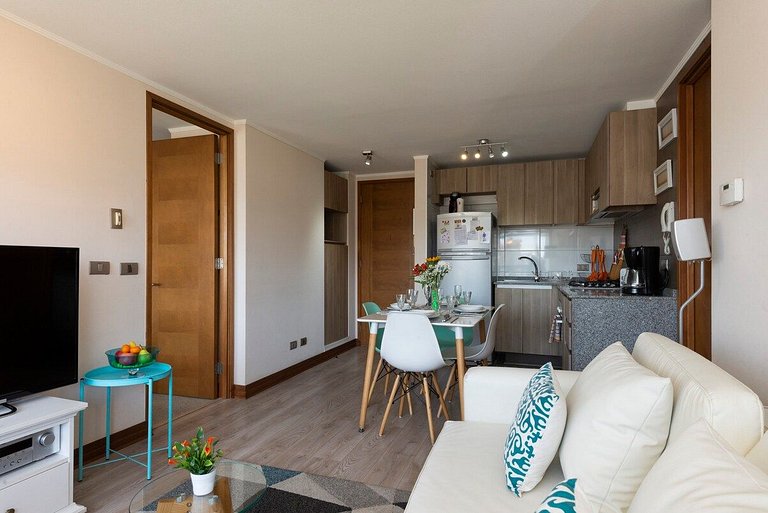 Centrally Located and Relaxing Apartment Steps Away from Viñ