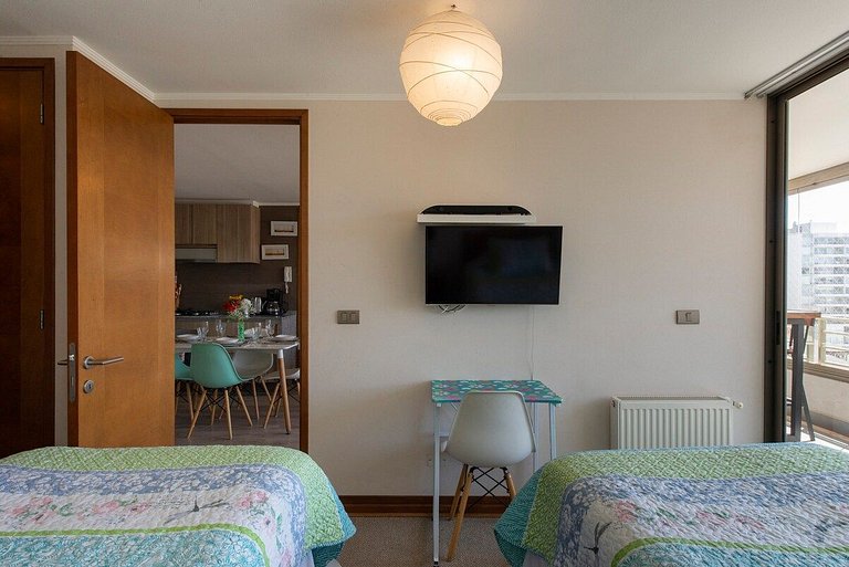 Centrally Located and Relaxing Apartment Steps Away from Viñ