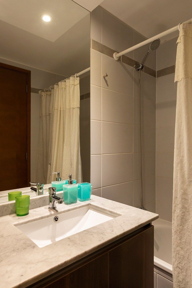 Centrally Located and Relaxing Apartment Steps Away from Viñ