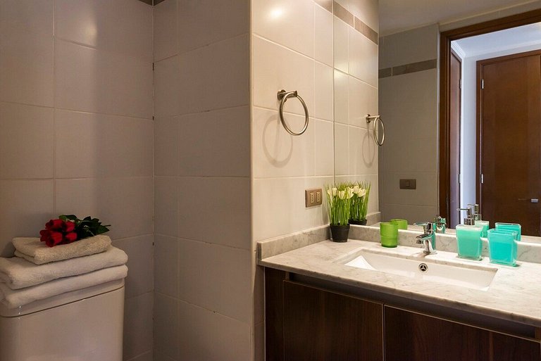 Centrally Located and Relaxing Apartment Steps Away from Viñ