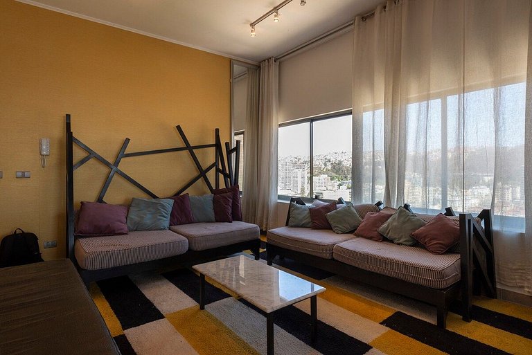 Centrally Located and Relaxing Apartment Steps Away from Viñ