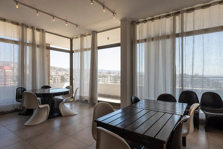 Centrally Located and Relaxing Apartment Steps Away from Viñ