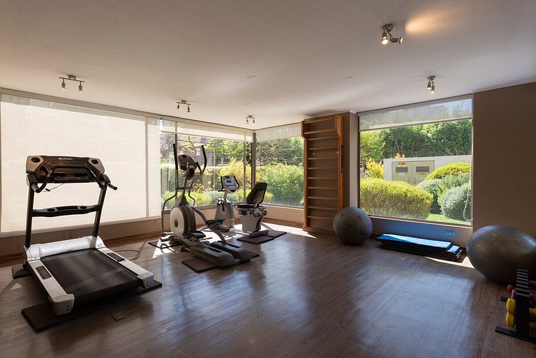 Centrally Located and Relaxing Apartment Steps Away from Viñ