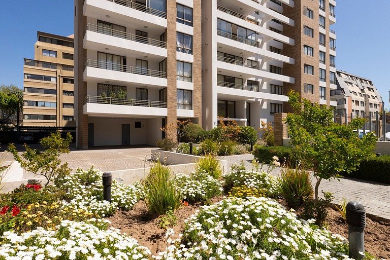 Centrally Located and Relaxing Apartment Steps Away from Viñ