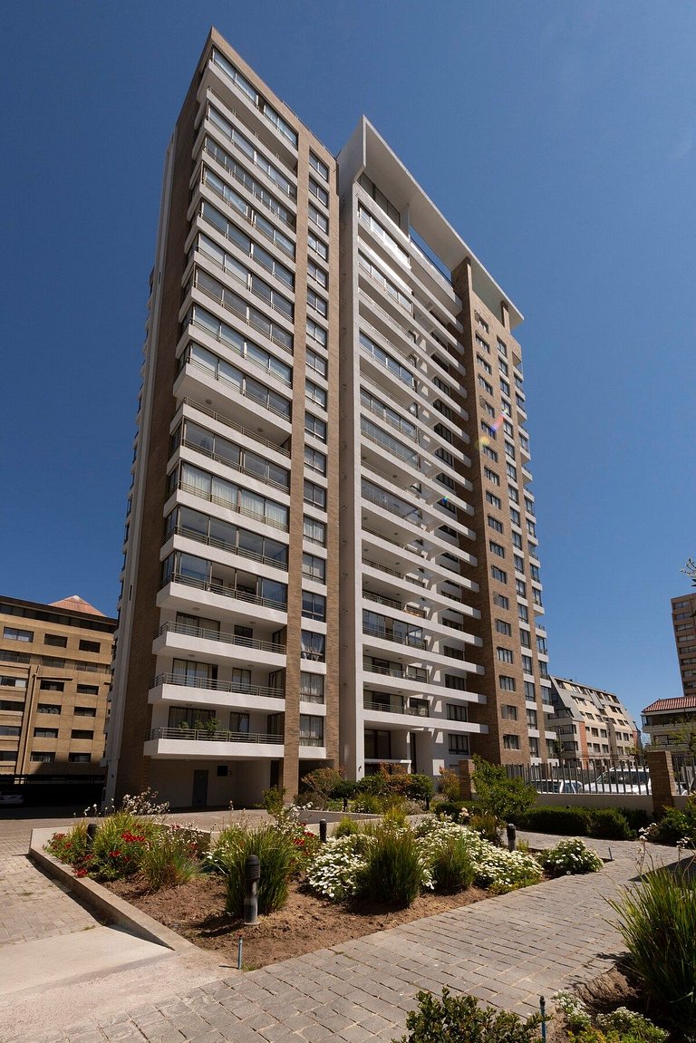 Centrally Located and Relaxing Apartment Steps Away from Viñ