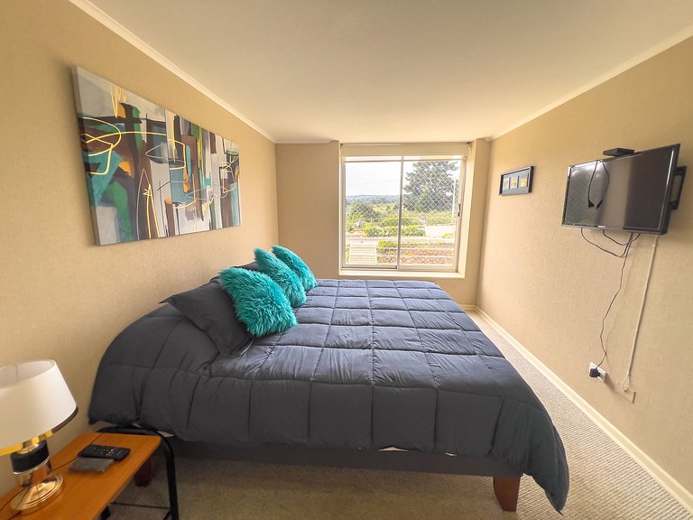 Apt. with private beach, sports courts, jacuzi