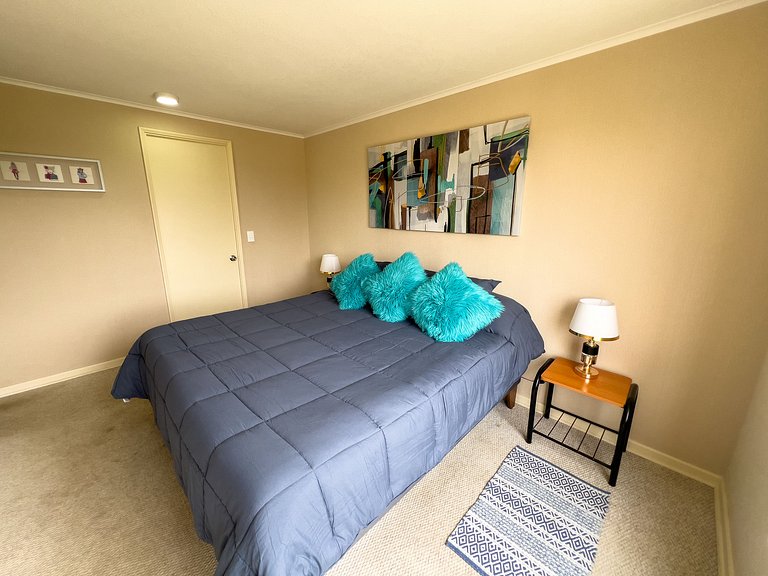 Apt. with private beach, sports courts, jacuzi