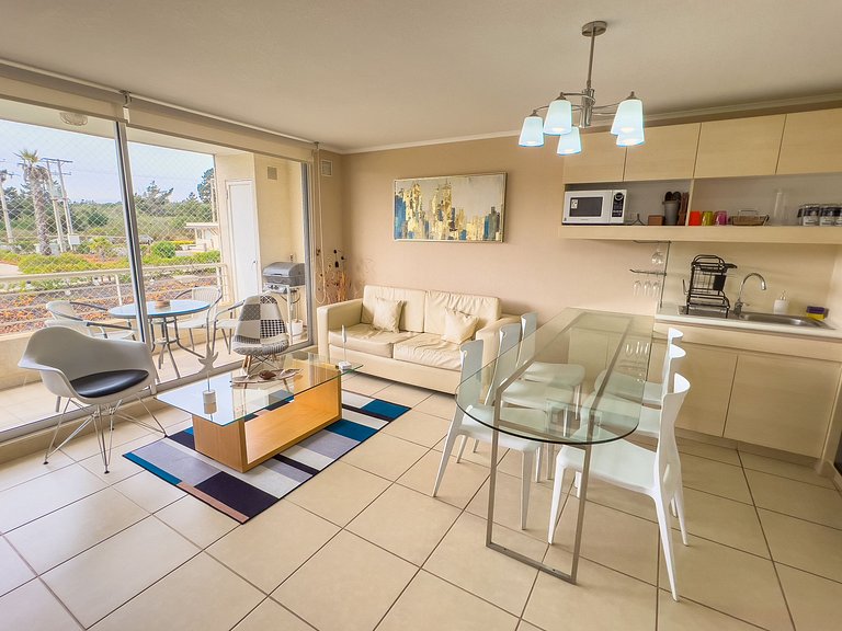 Apt. with private beach, sports courts, jacuzi