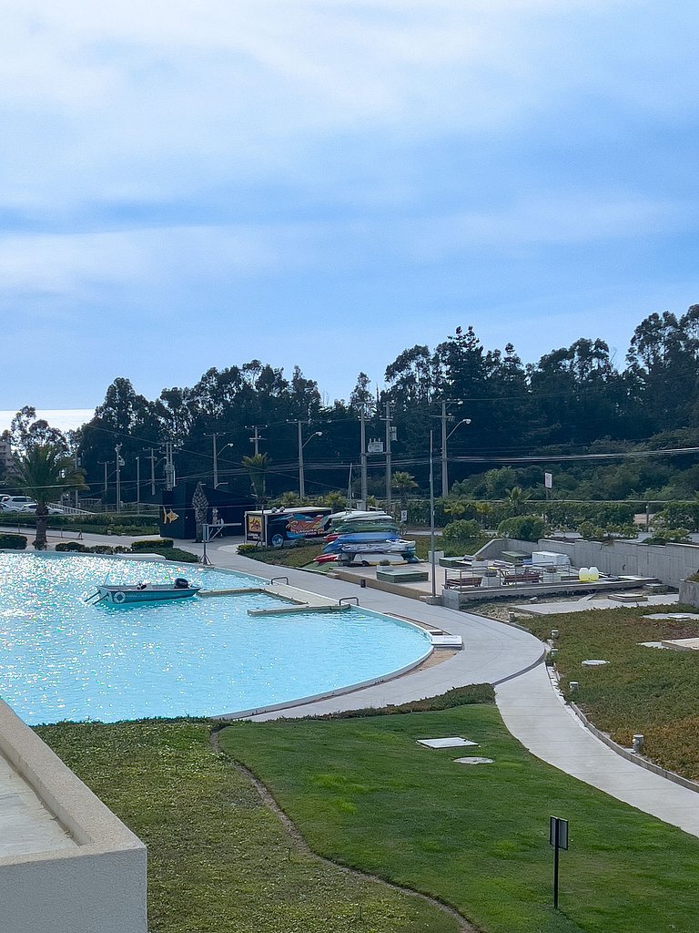 Apt. with private beach, sports courts, jacuzi