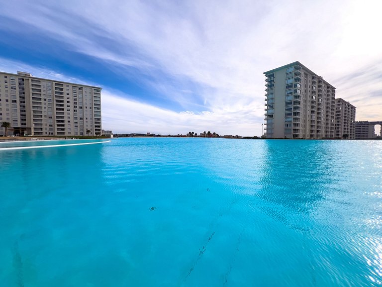 Depto con playa interna, piscina y canchas