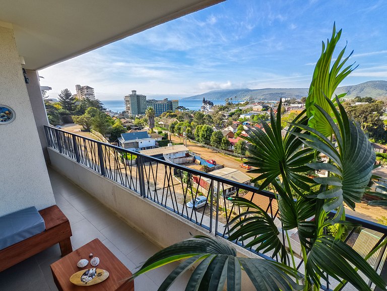 Beachfront Apartment with Ocean View for 5 Guests