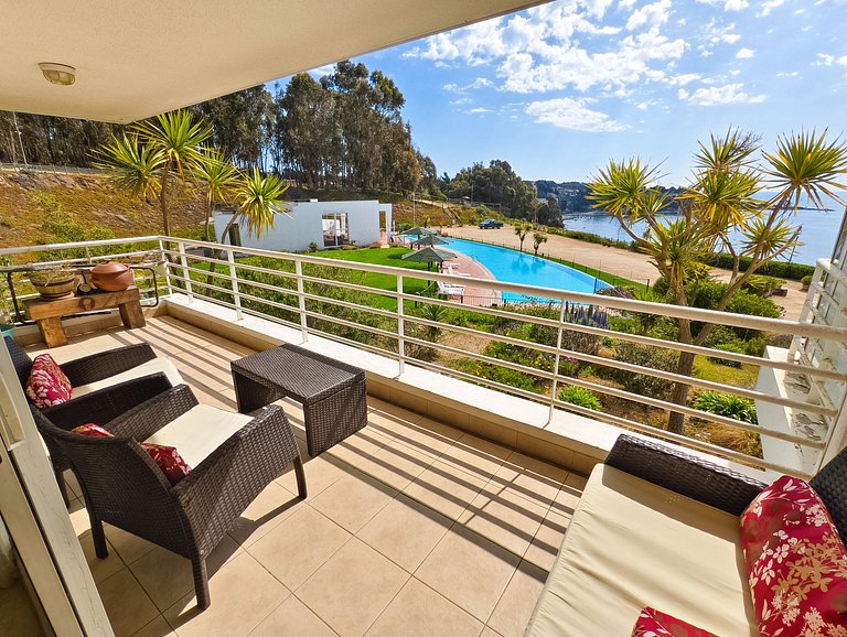 Sea view, beach access, and a huge garden.