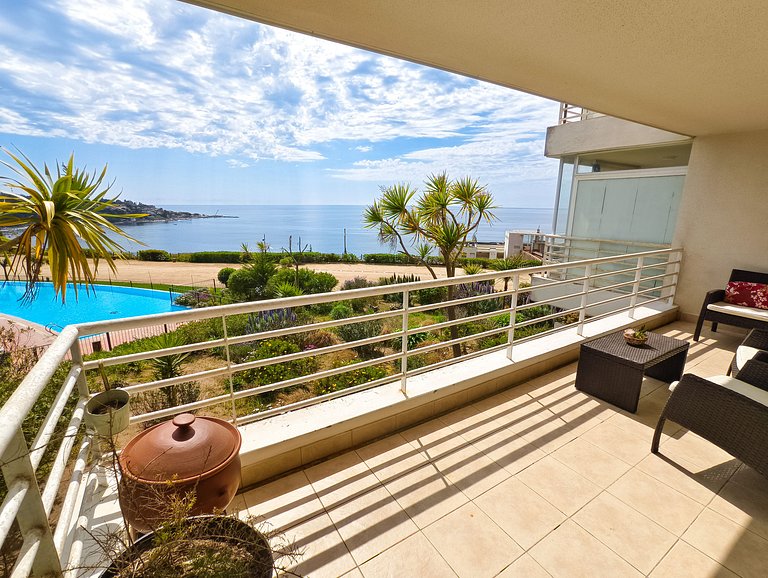 Vista al mar, acceso a la playa y jardín