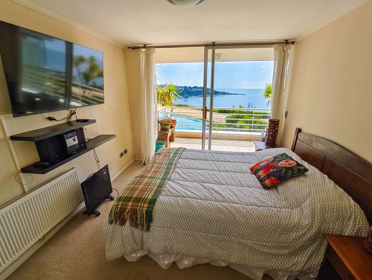 Sea view, beach access, and a huge garden.