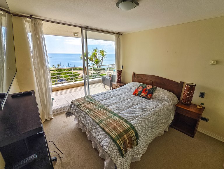 Sea view, beach access, and a huge garden.