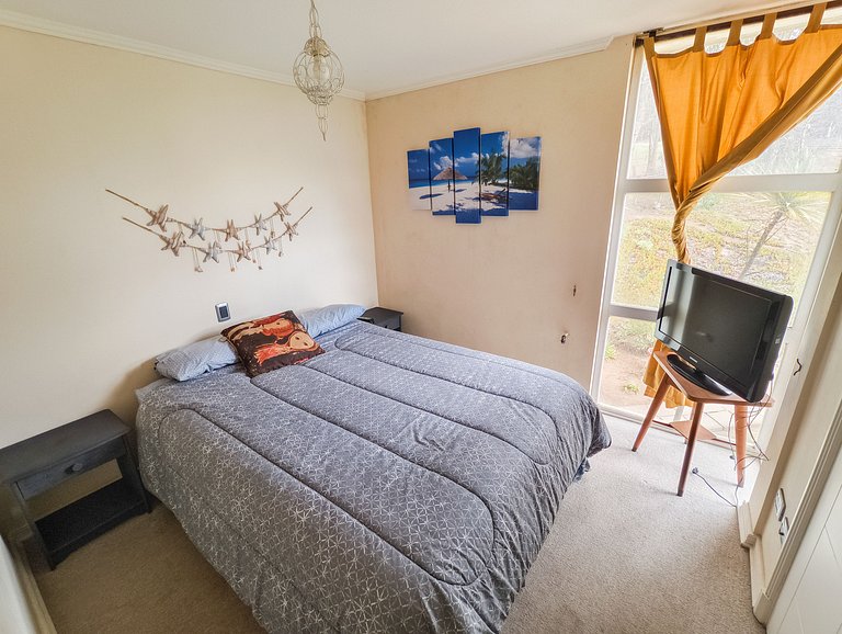 Sea view, beach access, and a huge garden.