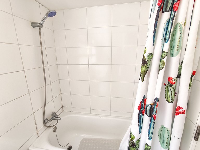 Sea view, beach access, and a huge garden.