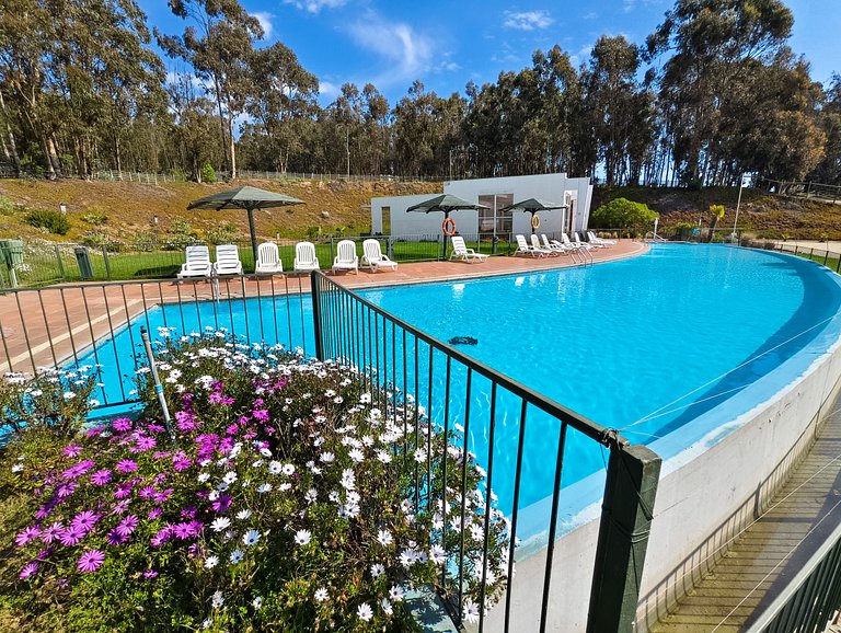 Sea view, beach access, and a huge garden.