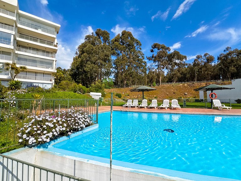 Sea view, beach access, and a huge garden.