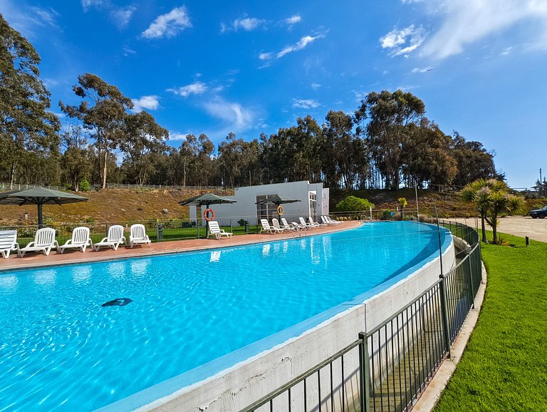 Sea view, beach access, and a huge garden.