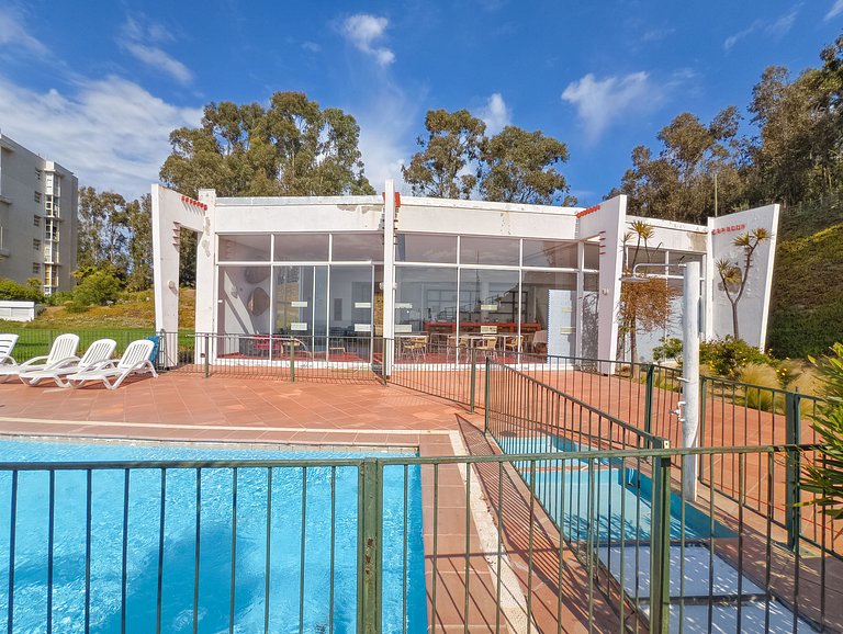 Sea view, beach access, and a huge garden.