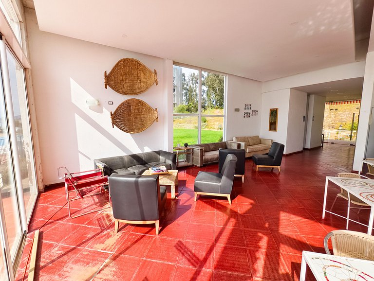 Sea view, beach access, and a huge garden.