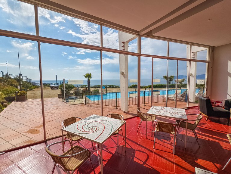 Vista al mar, acceso a la playa y jardín