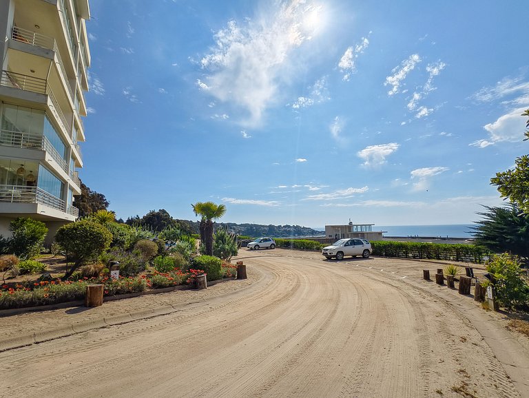Sea view, beach access, and a huge garden.