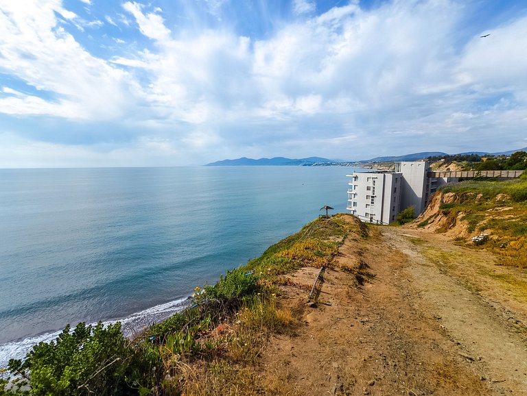 Sea view, beach access, and a huge garden.