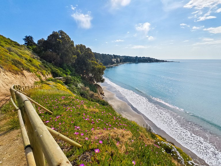 Sea view, beach access, and a huge garden.