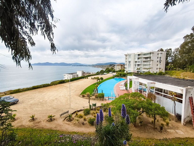 Sea view, beach access, and a huge garden.