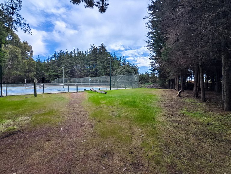 Sea view, beach access, and a huge garden.