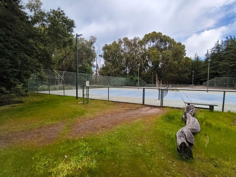 Sea view, beach access, and a huge garden.