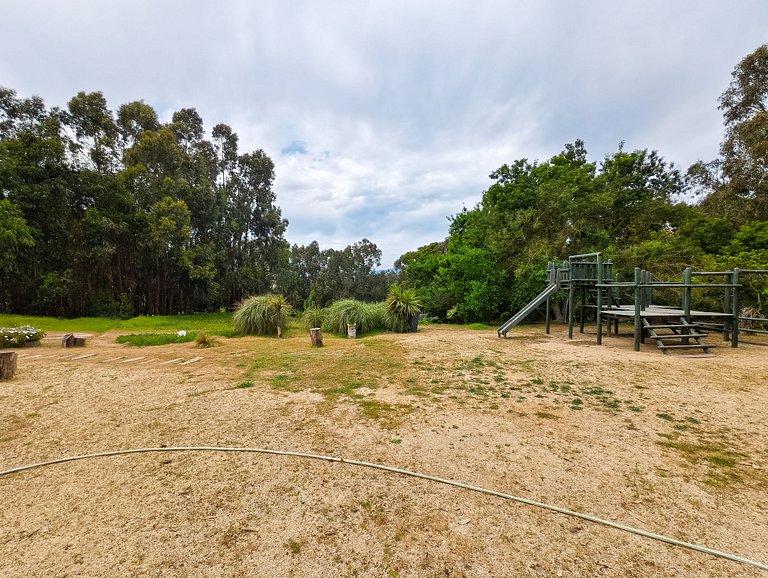 Sea view, beach access, and a huge garden.
