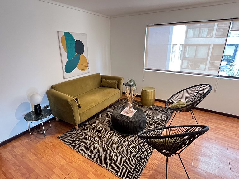 Departamento Amplio a Pasos de Mall Plaza Egaña