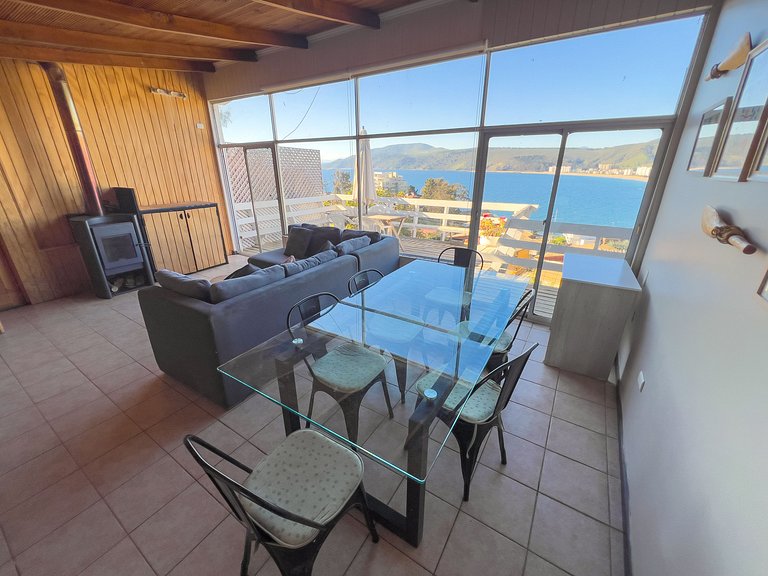 Amplia casa con terraza y vista al mar en Papudo