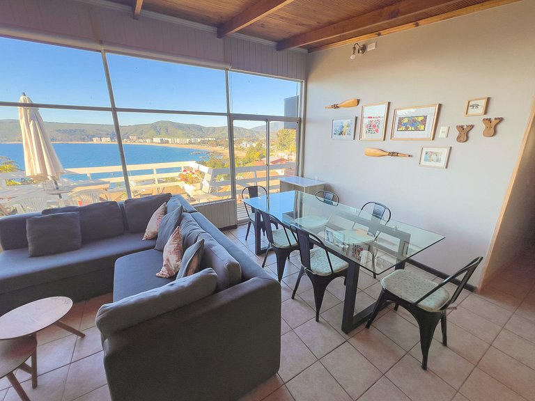 Amplia casa con terraza y vista al mar en Papudo