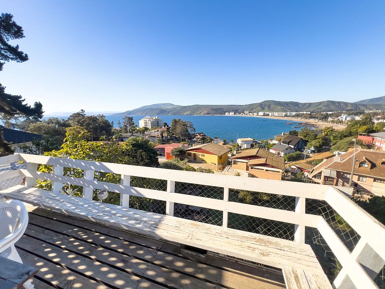 Cómoda casa con terraza y vista al mar en Papudo