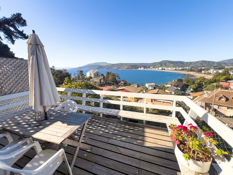 Cómoda casa con terraza y vista al mar en Papudo