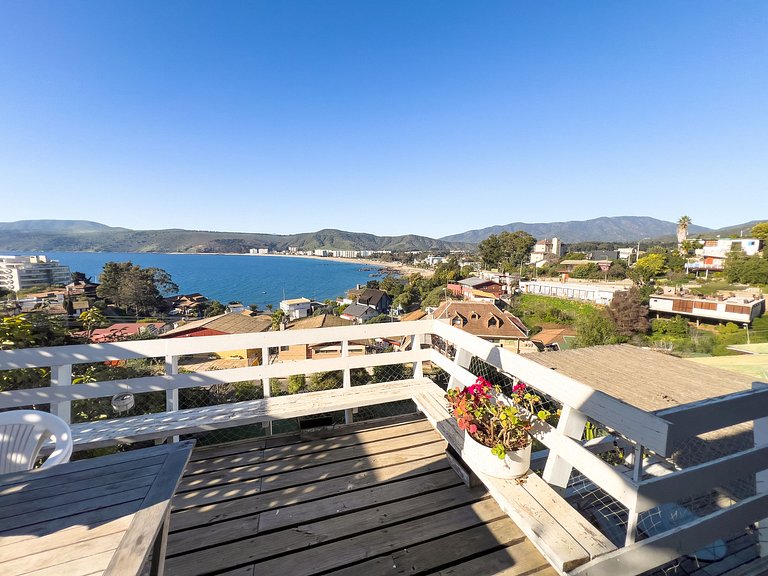 Cómoda casa con terraza y vista al mar en Papudo