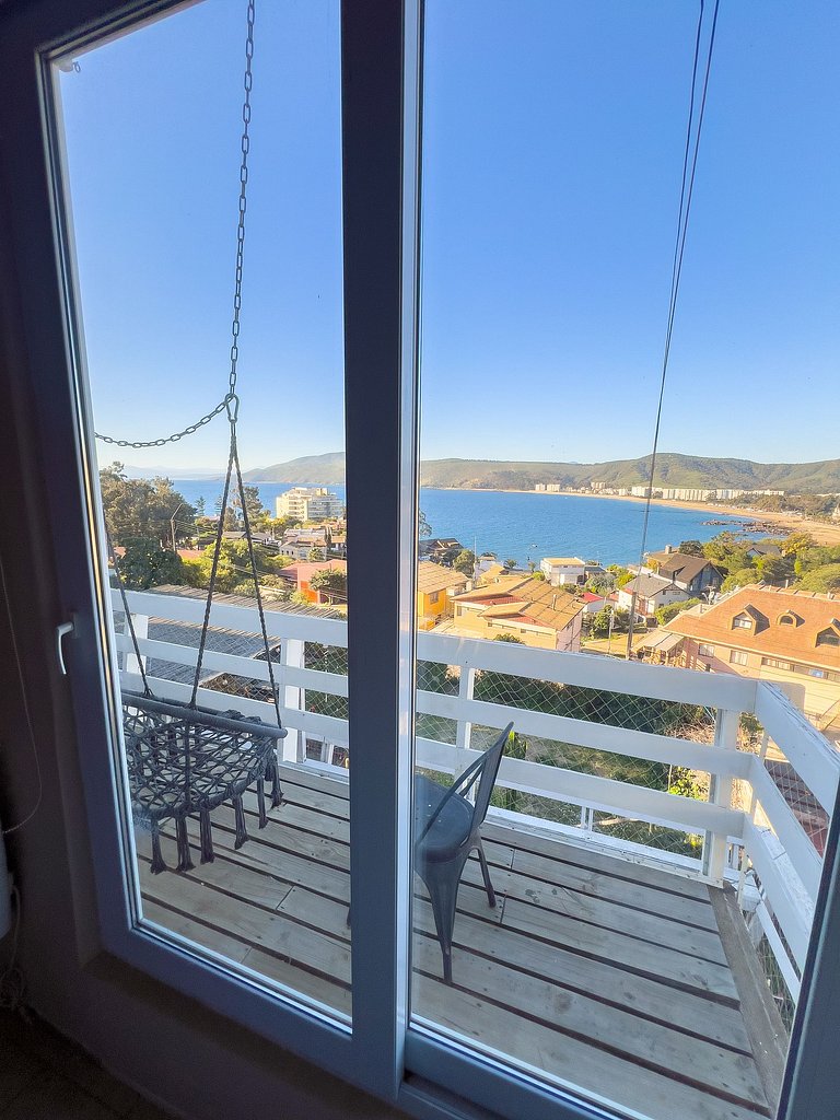 Amplia casa con terraza y vista al mar en Papudo