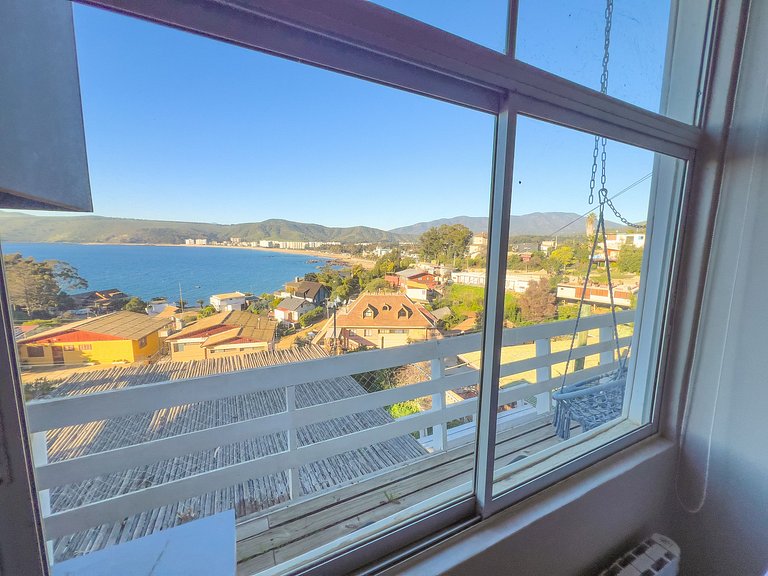 Amplia casa con terraza y vista al mar en Papudo