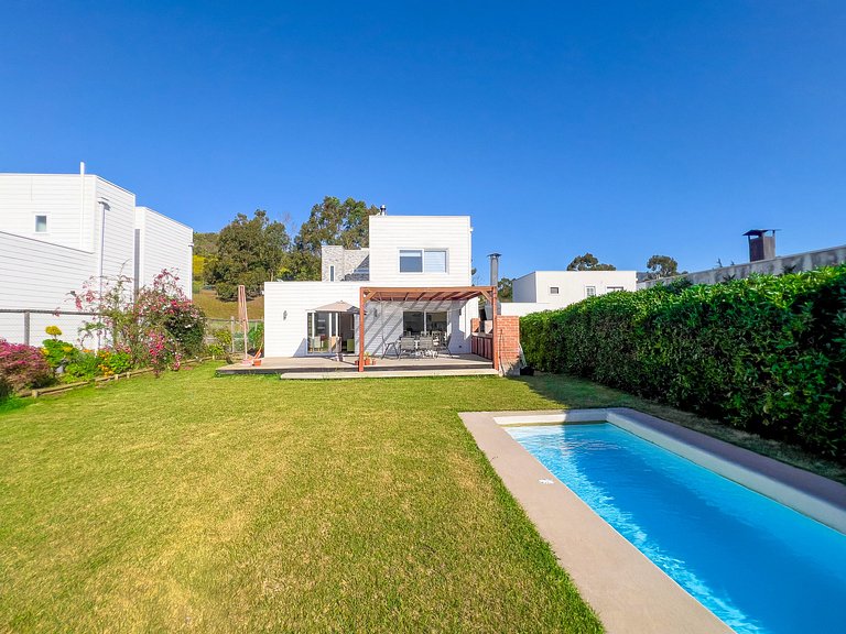 Hermosa casa con piscina - 6 personas Punta Puyai