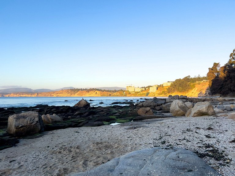 Encanto costero: depto. Bahía Pelícanos para 2