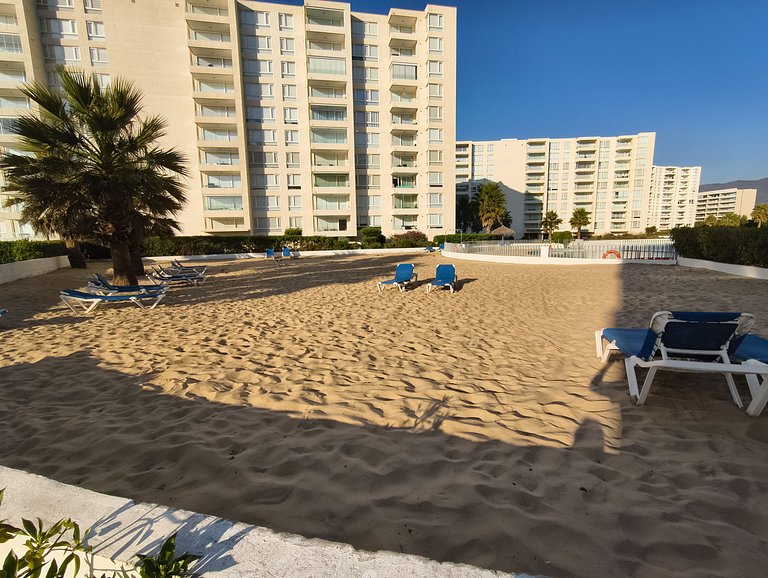 Depto para 5 con vista al mar a pasos de la playa
