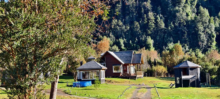 Casa Ensenada vista volcán Osorno y jardín amplio