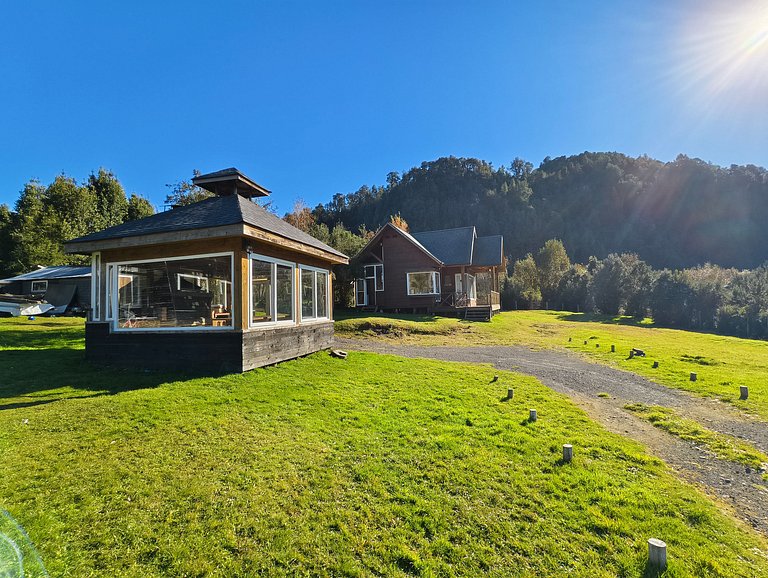 Casa Ensenada vista volcán Osorno y jardín amplio